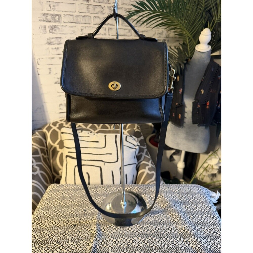 Vintage Coach Court Bag 9870 Leather Crossbody Bag W/ Hangtag. MADE IN ITALY.